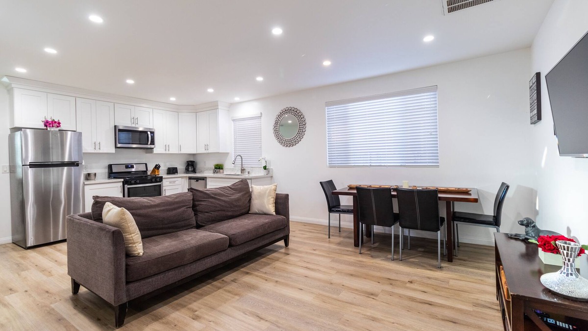 North Hollywood House | Clean & Stylish Home, Gated Parking, Yard, Fully Stocked, Monthly Discount, Pets