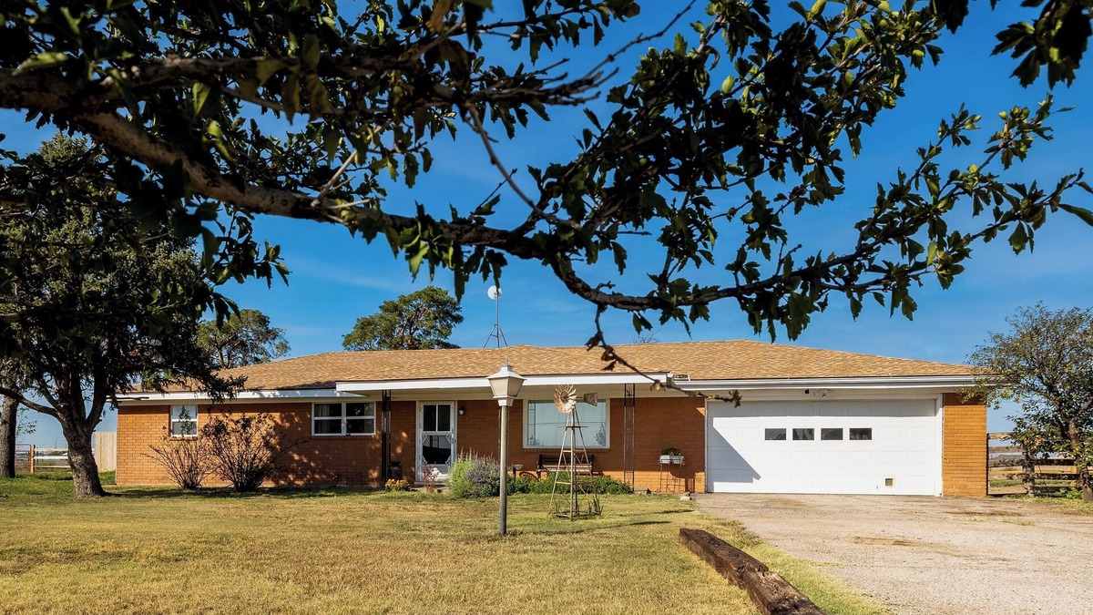 Amarillo House | Clean West Texas home,safe,cozy. 3 bed,2 bath.Fam & pet friendly. 17mi PaloDuro