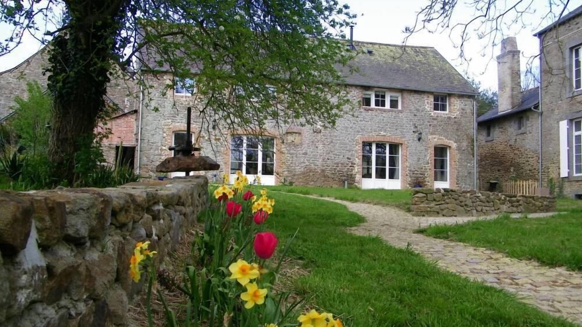 Pleudihen-sur-Rance Cottage | Clear blue autumn days, country and beach walks, cosy fire, medieval villages