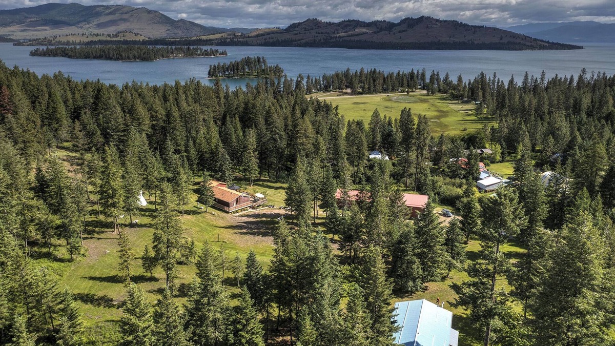 Polson House | Clear Creek Blue Cabin w/lake access & 9 acres!