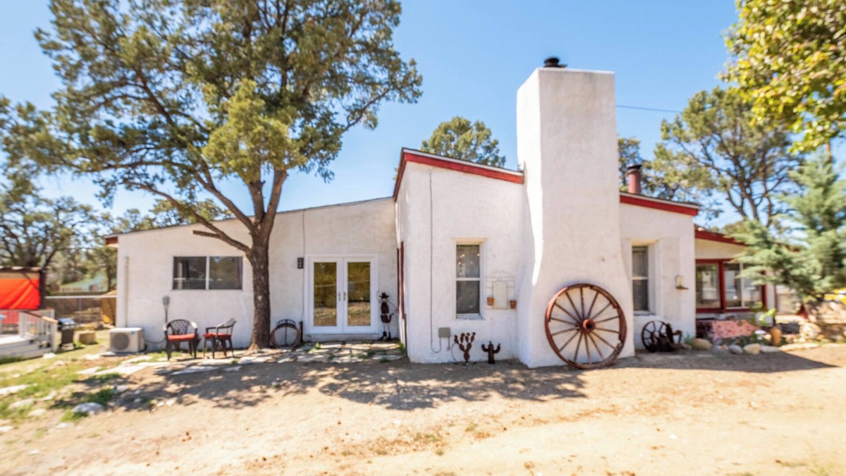 Pinyon Pines House | Clear Skies, Cozy Nights, Open for Guests