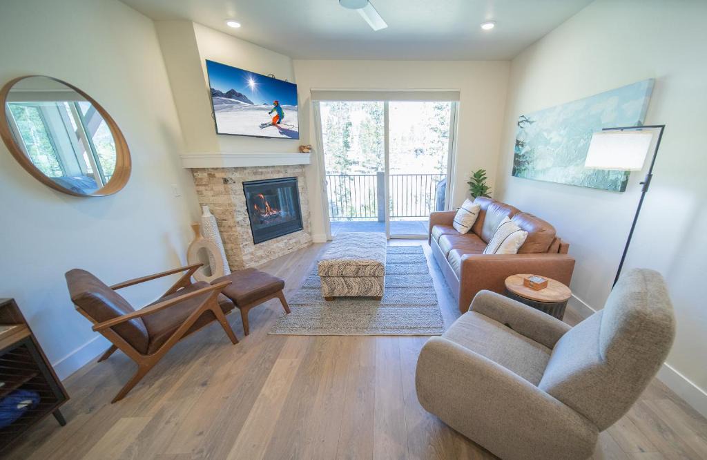 Lakeside Village House | Clearwater Lofts Bldg 2 302 by SummitCove Lodging