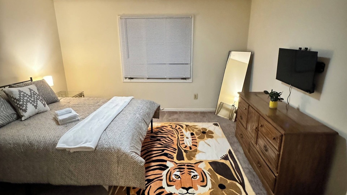 Pendleton Apartment | Clemson GAME DAY & Tailgates + Lake Life – 2BR Townhome Stay