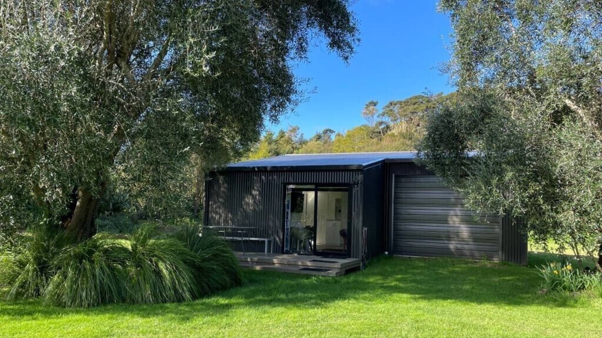 Russell Apartment | Clendon Cove Olive Studio with boat ramp and good for Cape Brett walkers