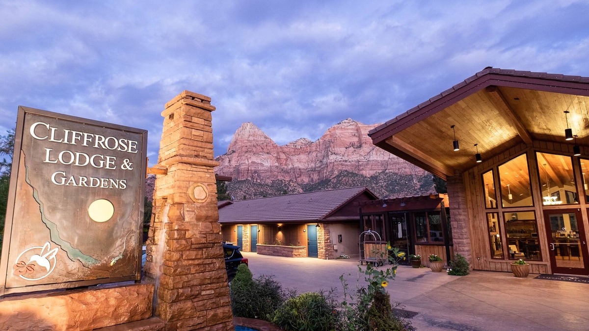Zion National Park South Entrance Hotel | Cliffrose Springdale, Curio Collection by Hilton