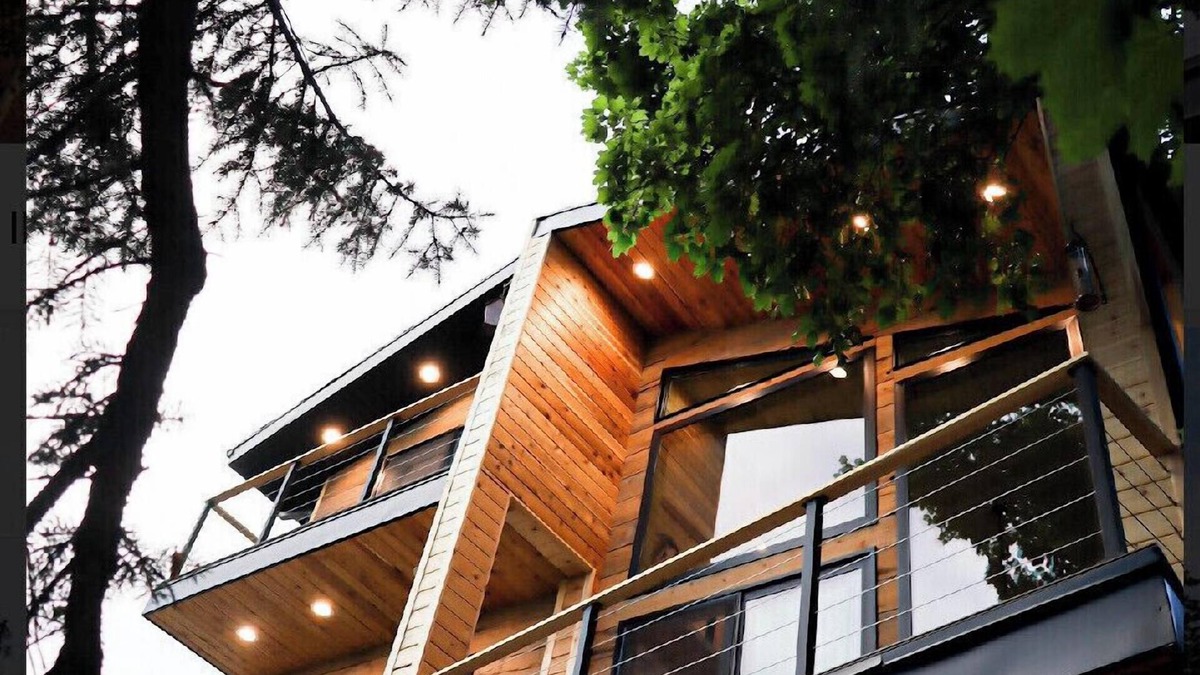 Holladay Cottage | Cliffside haven to take your breath away!