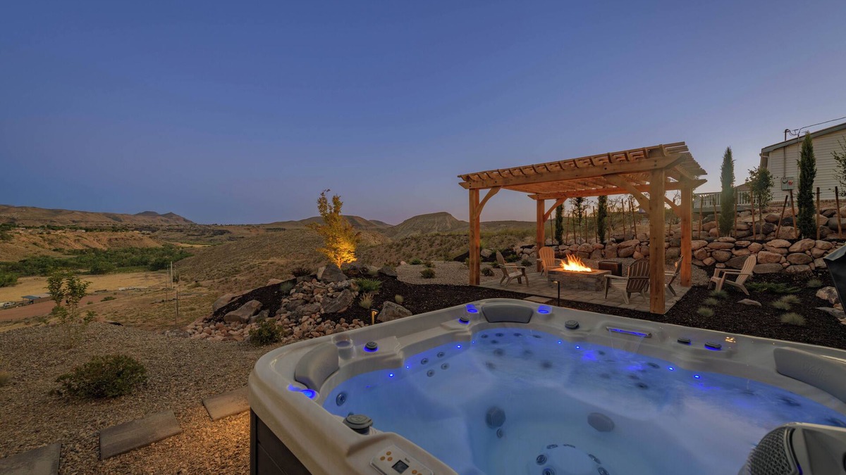 Toquerville House | Cliffside Modern Villa ~ Hot Tub/Stunning Views