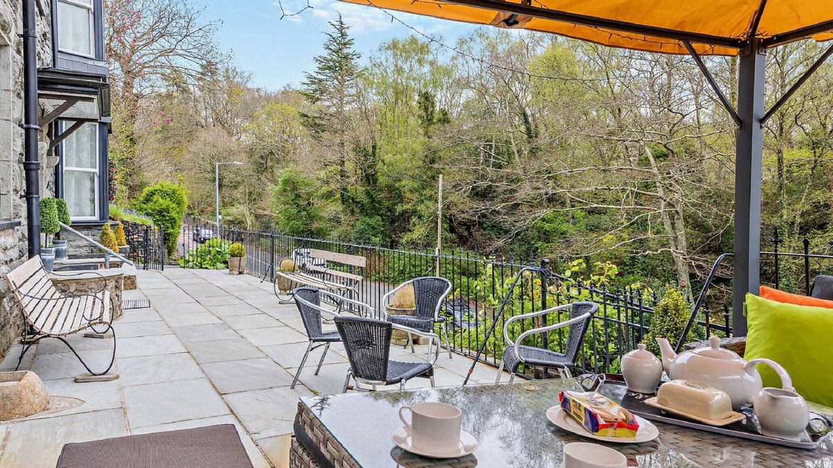 Bontddu House | Clogau Retreat - Five Bedroom House, Sleeps 10