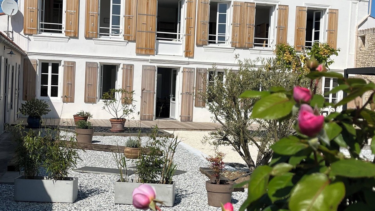 La Remigeasse House | Clos Isidore Large character house 200 m from La Rémigeasse beach.