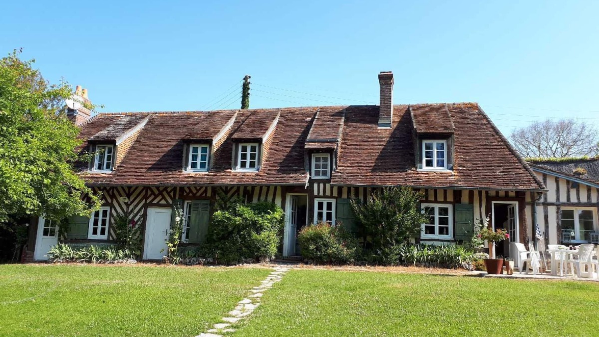 Houlgate House | Clos Normand, haven of peace; house 180 m2 facing south with enclosed garden & stream