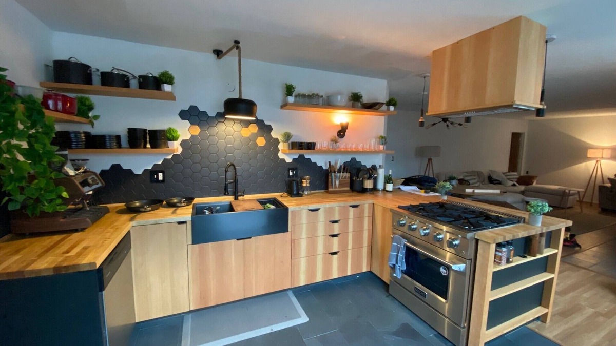 Juneau House | Close proximity to everything in Juneau! Newly remodeled house w 4Runner &Truck