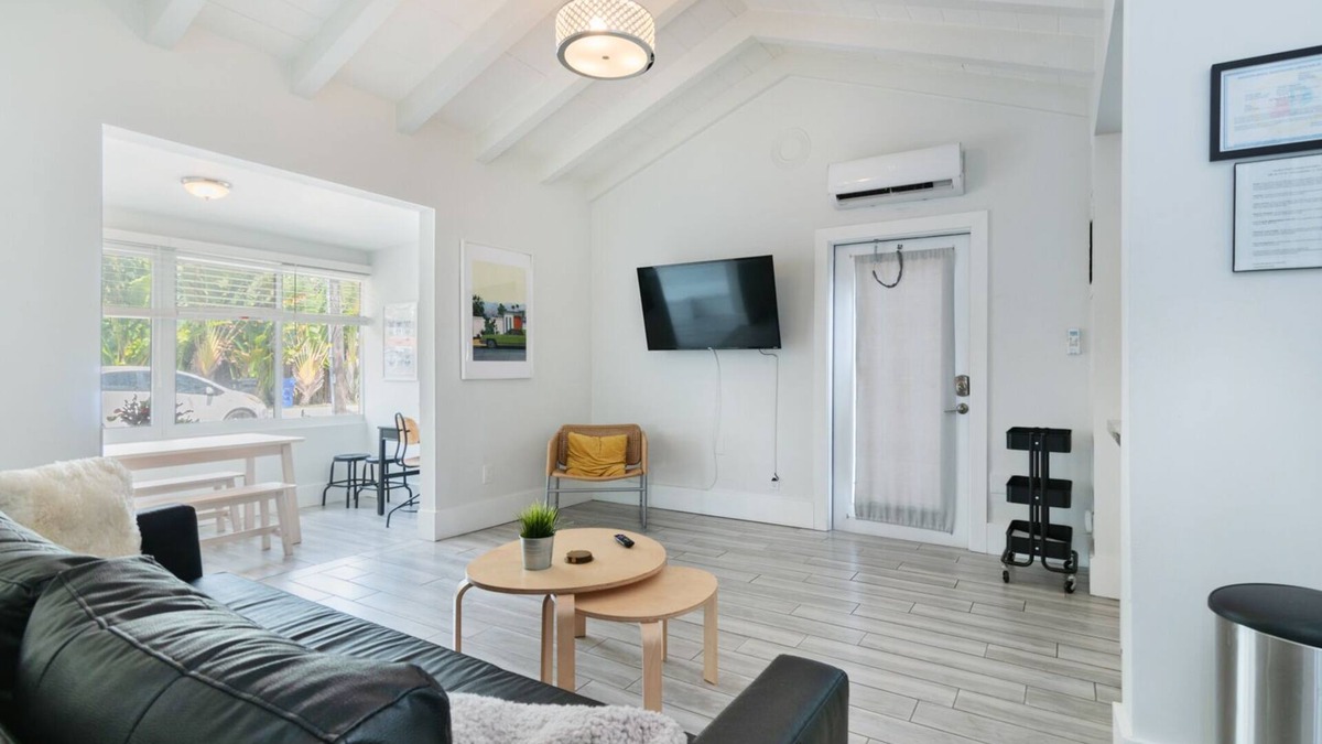 Harbordale House | Close to beach-Downtown-Airport-Whole apt