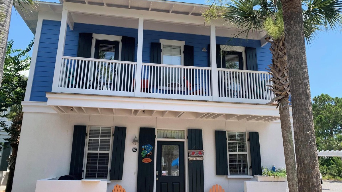 Seagrove Beach House | Close to Beach with Pool and Four Bicycles