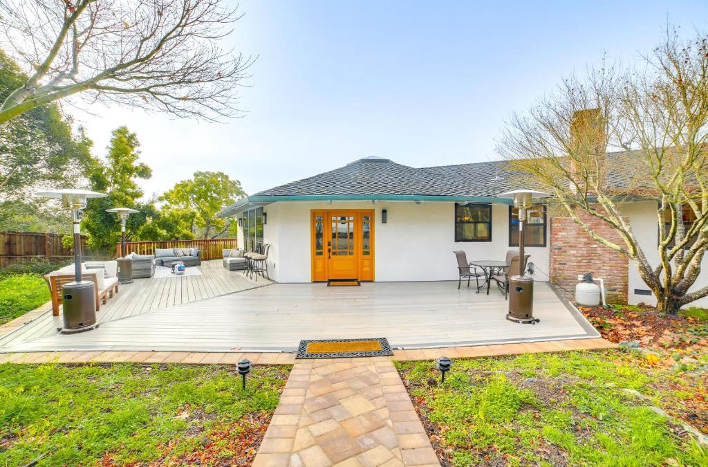 Aptos House | Close to Beaches and Hiking Beautiful Aptos Abode