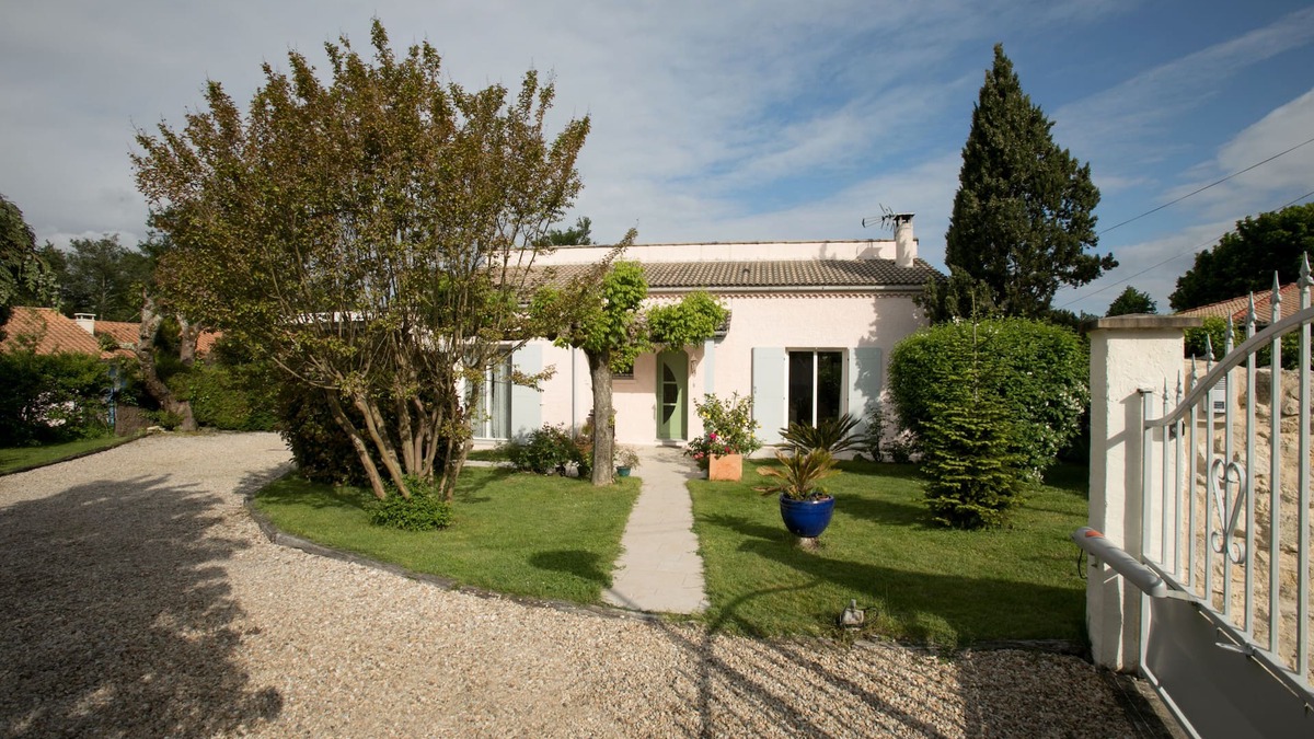 Salleboeuf House | Close to Bordeaux and St Emilion, quiet house with large garden.