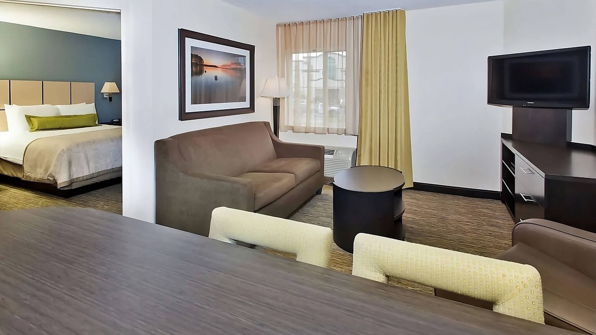 Ashley Oaks Hotel | Close to Concord Park! Pet-friendly Suite with Private Kitchen! Parking, Gazebo!