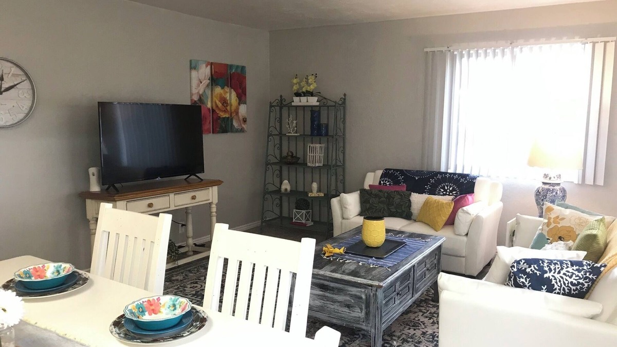 West Valley City House | Close to Downtown. 5 min to Airport. Large 1 Bedroom private condo