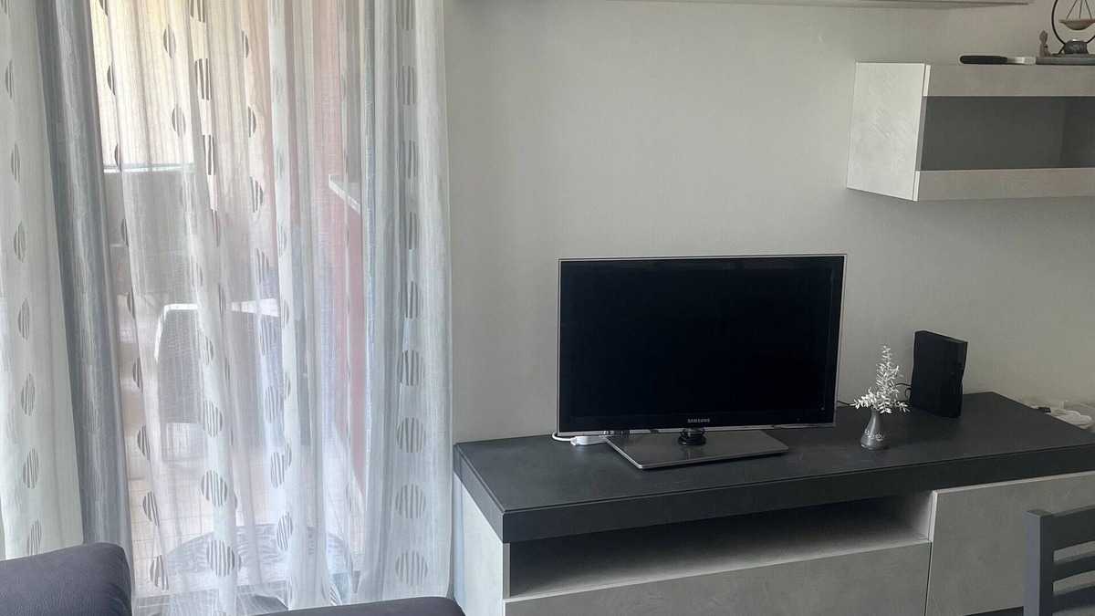 Albate Apartment | Close to downtown Como, free parking. Convenient for Switzerland.