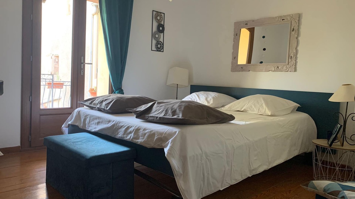 Saint-Julien Bed & Breakfast | Close to Gréoux les bains, 1 bedroom for 2 + a small one for 1 and the swimming pool!