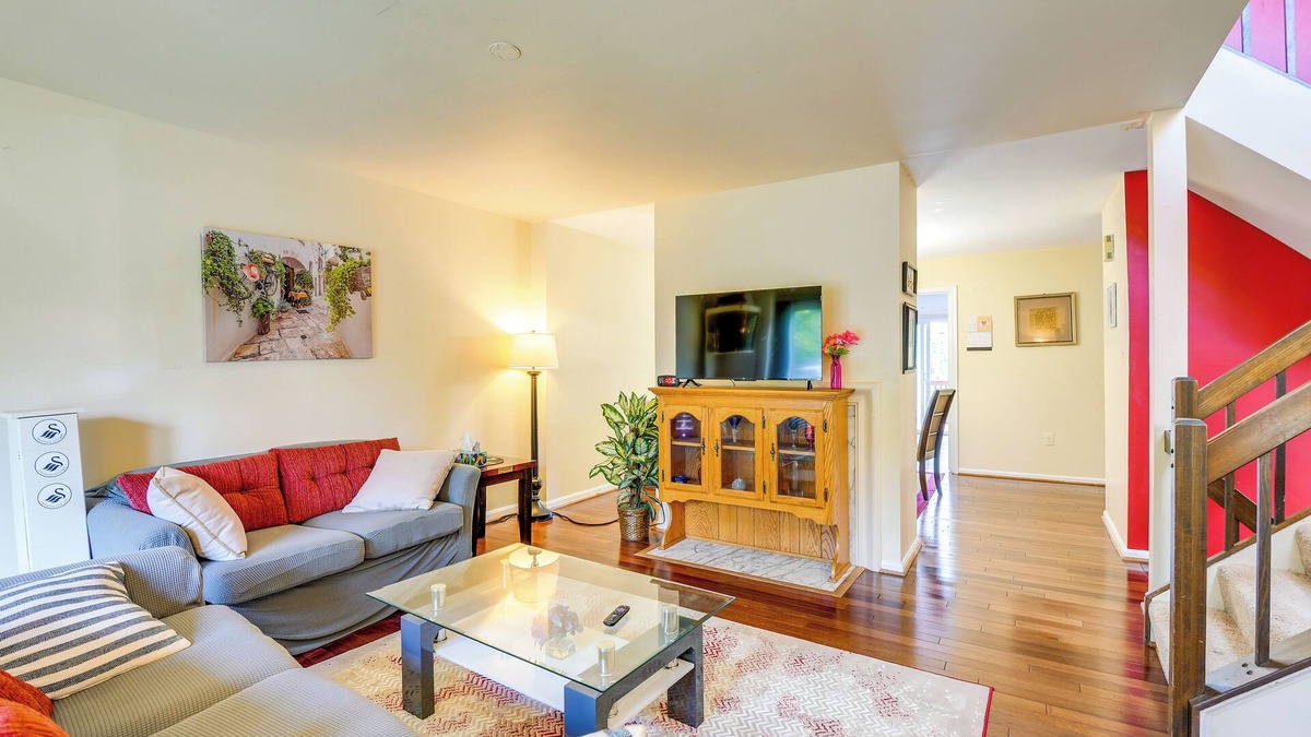 Herndon House | Close to Hospital & Dulles: Herndon Townhome