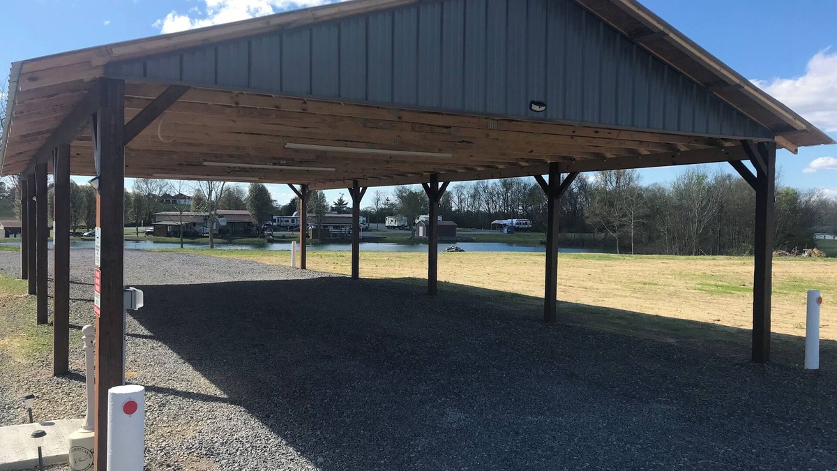 Albertville House | Close to Lake G’VILLE 3-BR house with AC, BOAT BARN-24’x48’, WiFi in Albertville