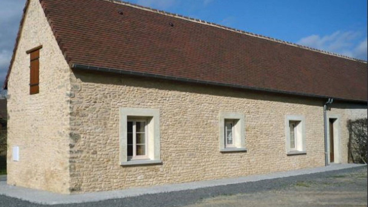 Epineu-le-Chevreuil Cottage | CLOSE TO LE MANS CIRCUIT, CAR MUSEUM. THE ZOO ARROW. SAND, CHATEAU DE LA LOIR
