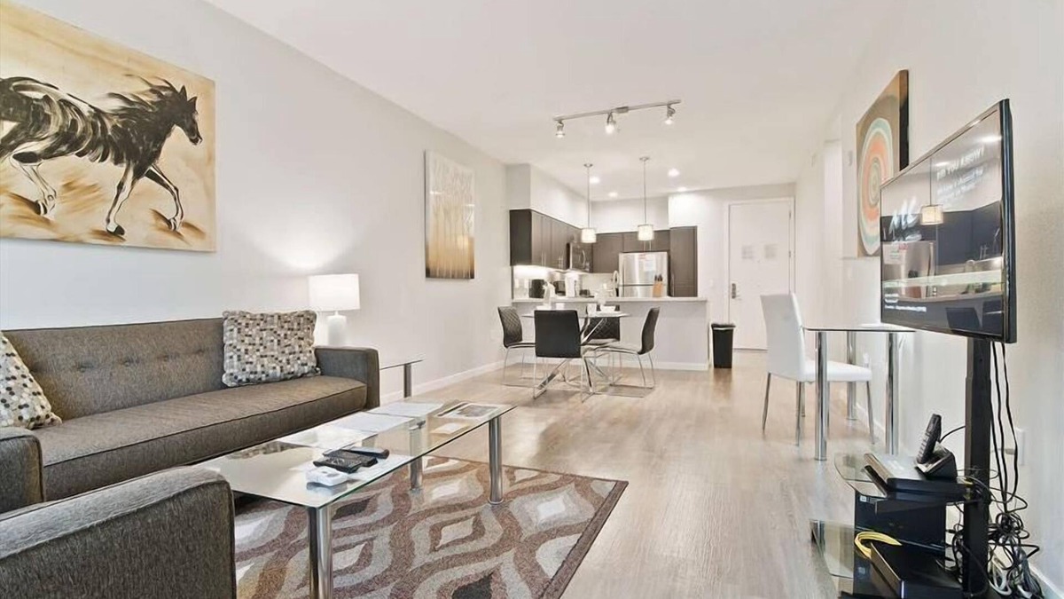 Menlo Park Apartment | Close to Menlo Park Rail | High Speed Internet + Washer/D