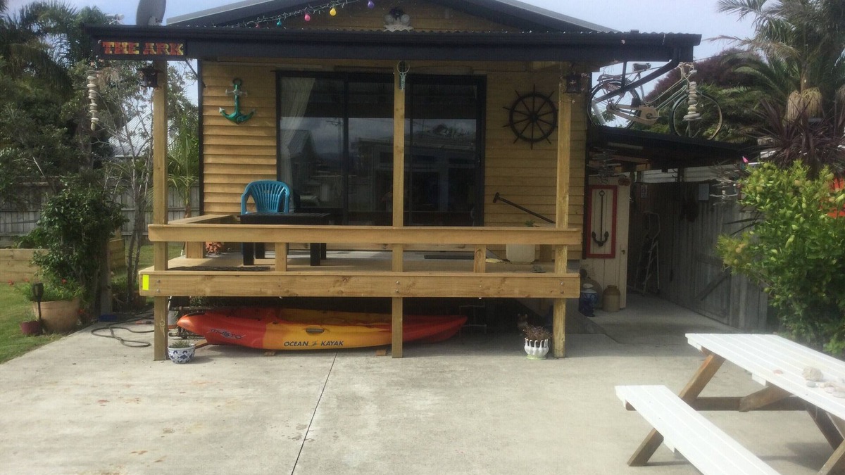 Bowentown House | Close to ocean beach, harbour , boating club