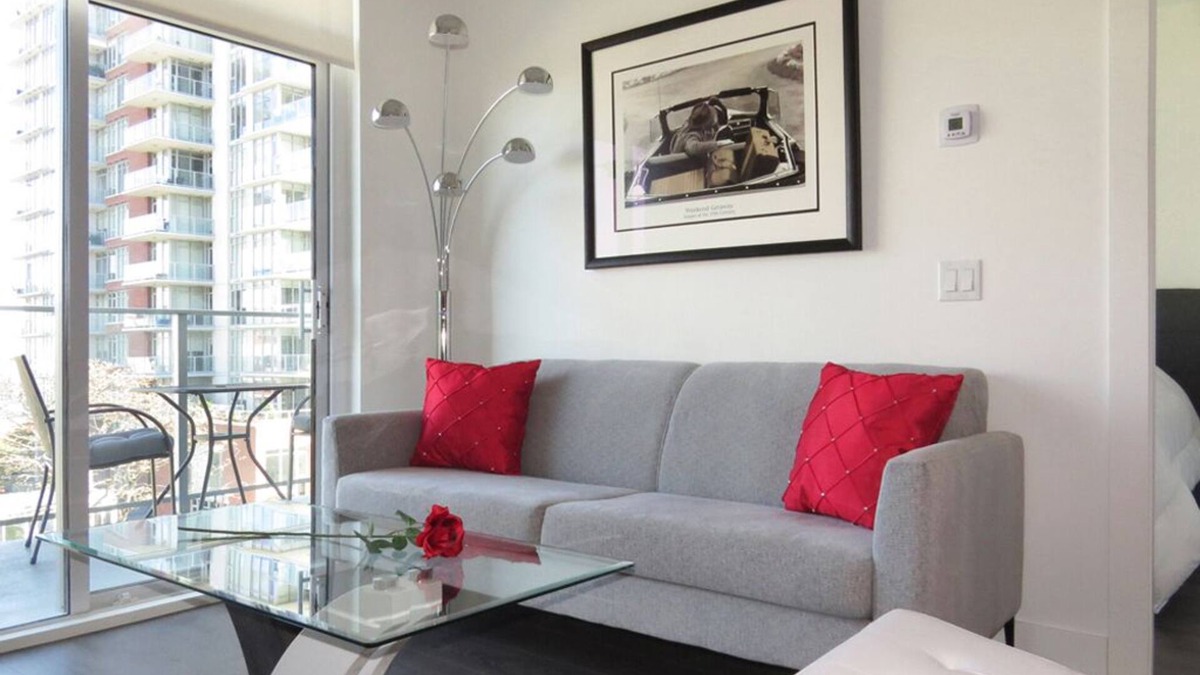 Inner Harbour Condo | Close to Ocean/Near Downtown/Wifi/Secure Parking/Outdoor Pool/Gym