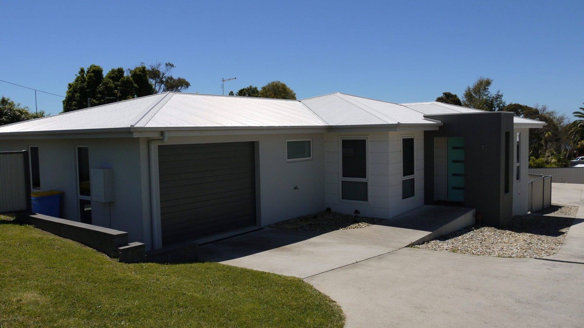 Bridport Villa | Close to Shops and Restaurants