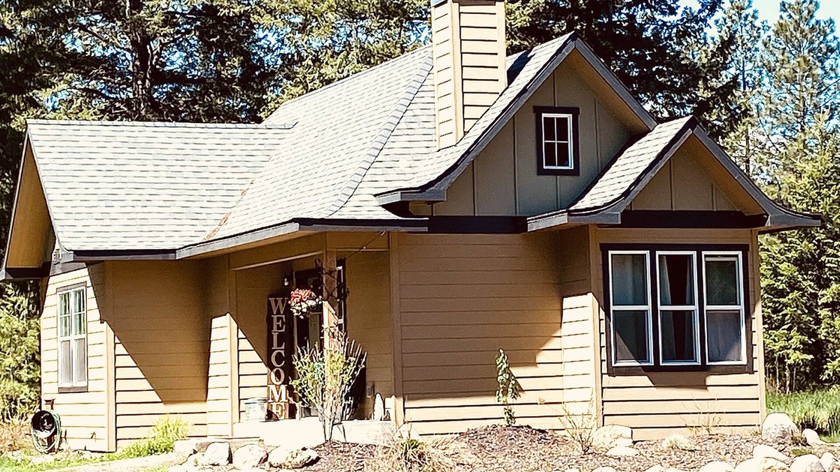 Athol Cottage | Close to Silverwood, Cozy Cottage Farm in the woods, RV parking, with open space
