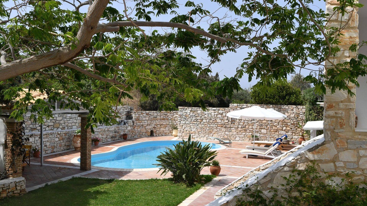 Parikia Apartment | Close to the beach, quiet posιtion, common pool, family, friendly, brand new