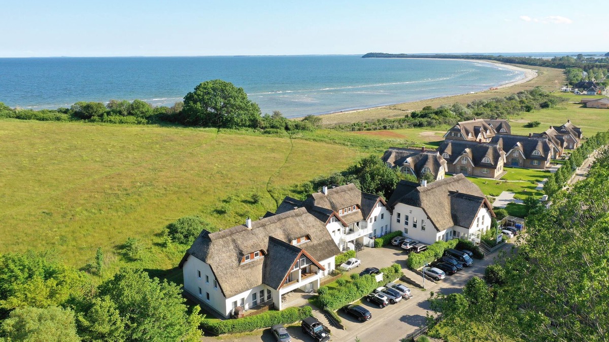 Lobbe Apartment | Close to the beach, winter garden, use of swimming pool and sauna - Strandhaus Mönchgut FeWo08