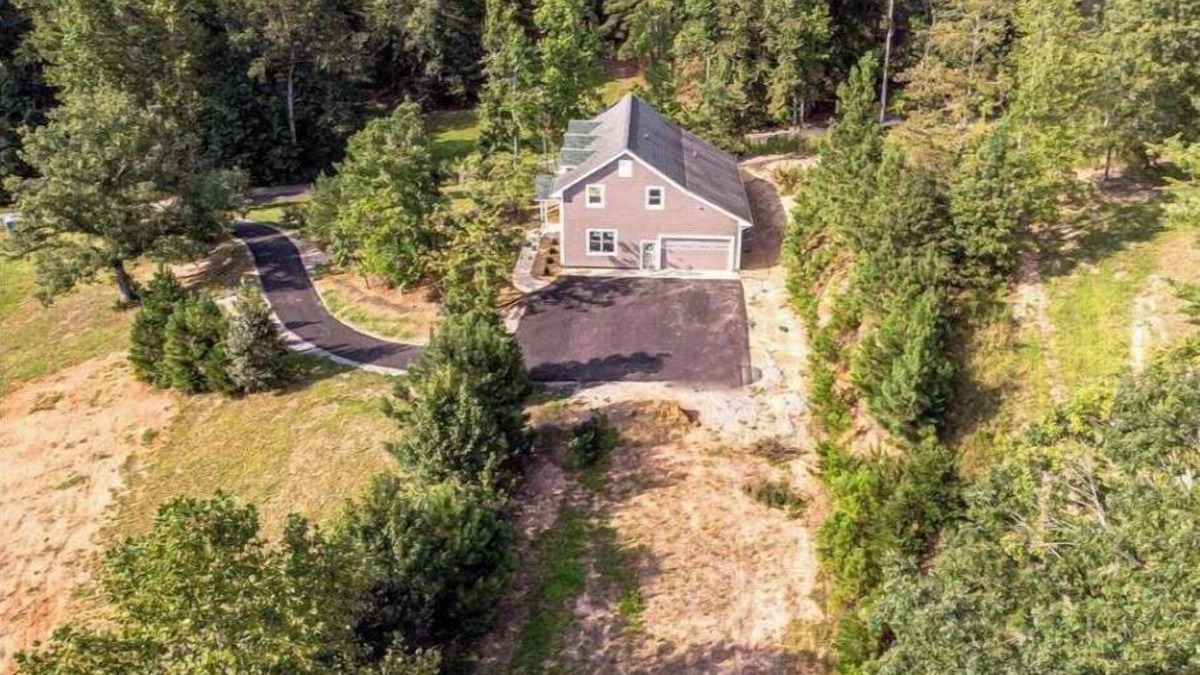 Columbus House | Close to TIEC, Columbus, Tryon, Landum, Lake Lure & Chimney Rock. Very private