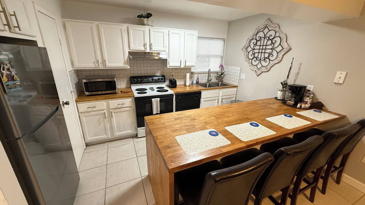 Gainesville Condo | Close to UF Condo 2 Beds 1 Bath with parking in Gainesville, FL
