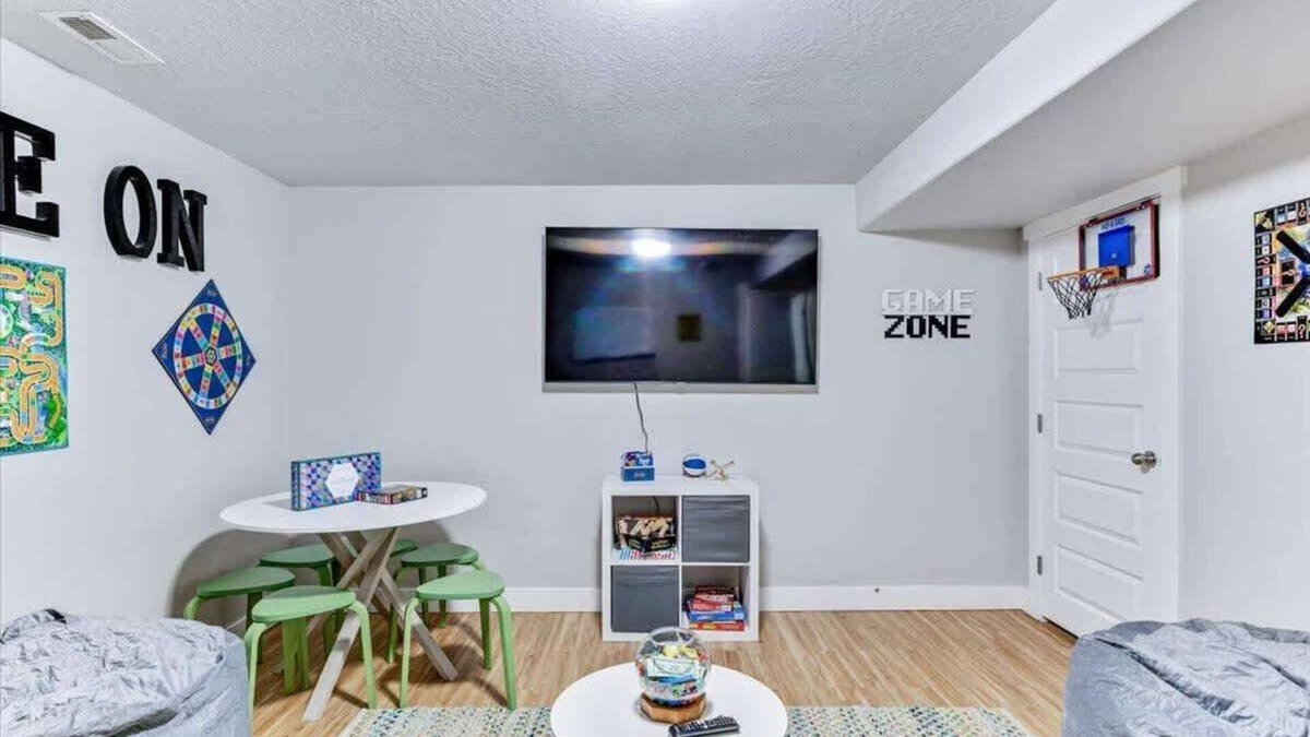 Sunset Heights House | Close to UVU & BYU, Golf Course, Pet Friendly