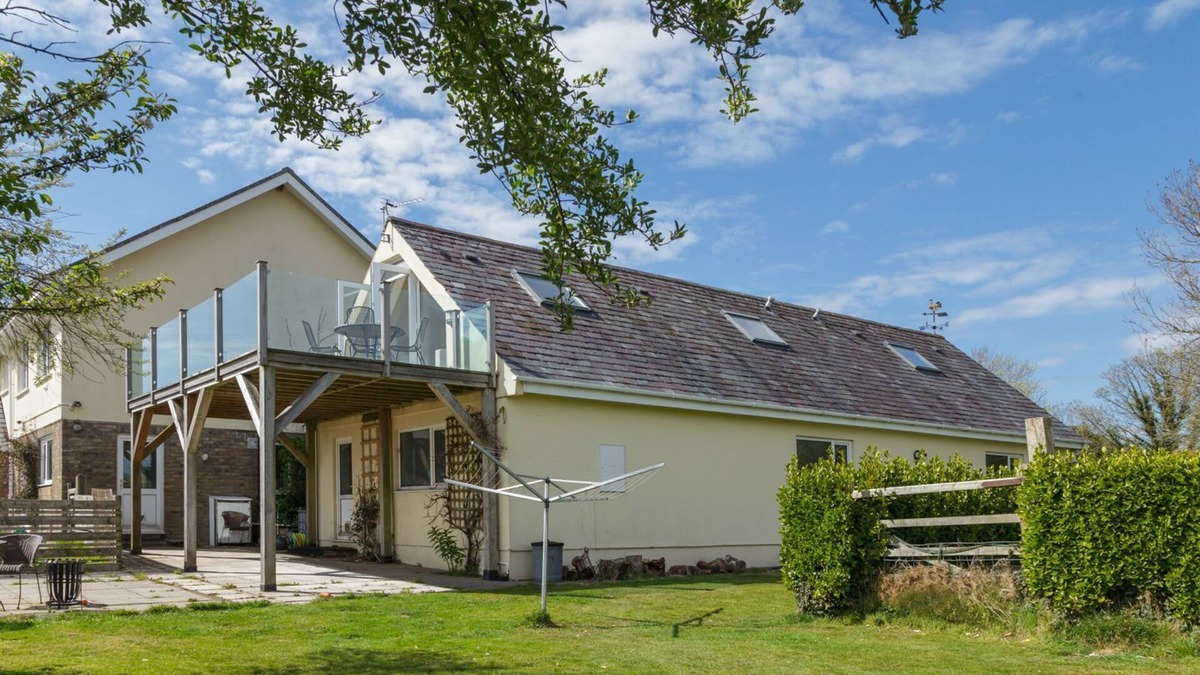 Andreas Cottage | Close Vark Farmhouse - a holiday cottage that sleeps 2 guests in 1 bedroom