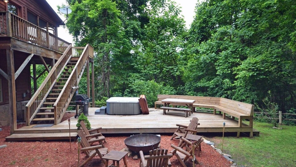 Almond Cabin | Cloud 8 - Free Estate Tours -Tranquil Family Cabin- Clingman's Dome + Lake Views