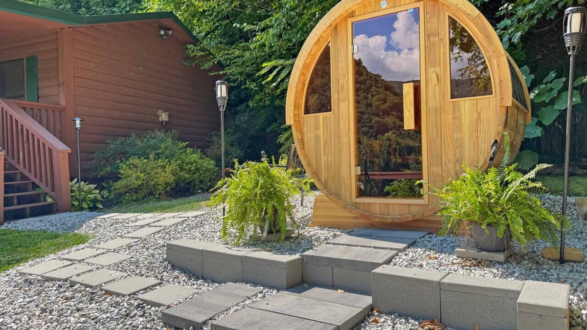 Bryson City Apartment | Cloud Nine Retreat; sleeps 16|barrel sauna|hot tub