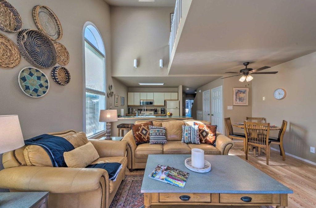 Cloudcroft House | Cloudcroft Townhome with Deck - 1 Mi to Burro Ave!