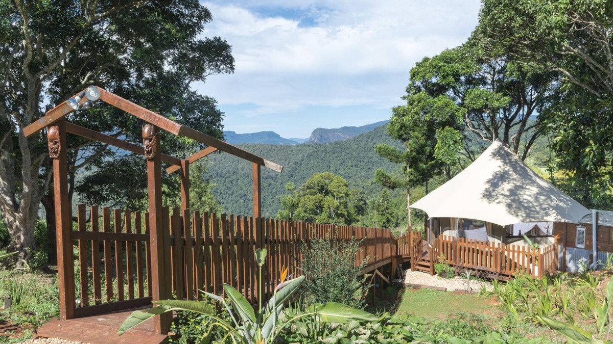 Beechmont Ski Chalet | Clouds Safari - Tent in the clouds
