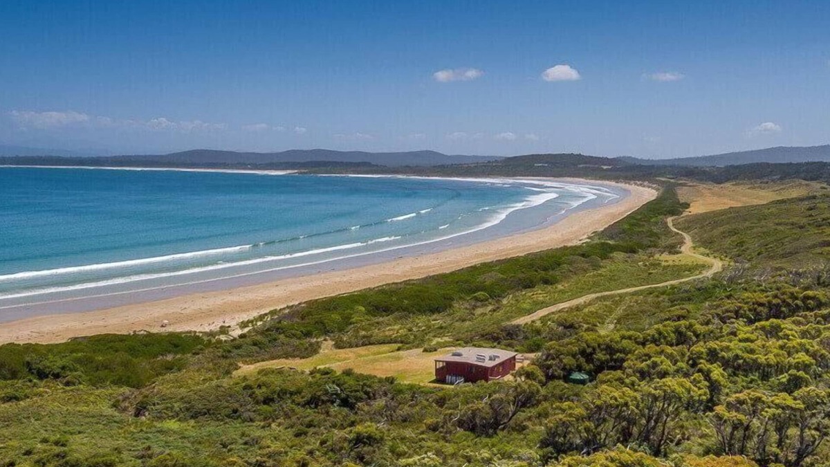South Bruny Cabin | Cloudy Bay Cabin - Sometimes, the simplest pleasures in life are the best. This sums up Cloudy Bay Cabin; an unpretentious and welcoming little timber cottage surrounded by South Bruny National Park and just metres from the shores of beautiful Cloudy