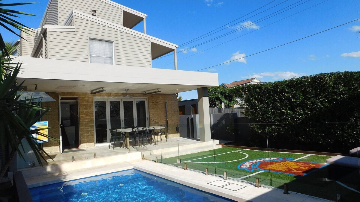 Clovelly House | Clovelly Beach House With Pool. 4 bedrooms, parking, ocean views!