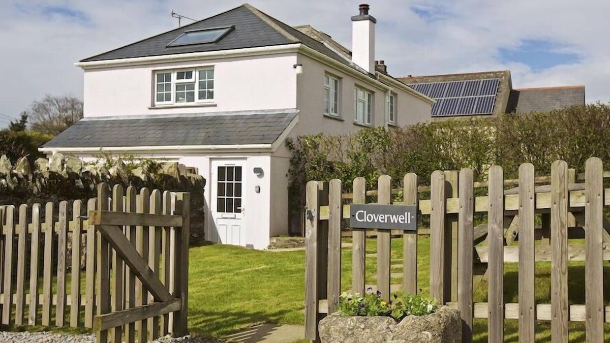 Kingsbridge Cottage | CLOVERWELL, pet friendly, with a garden in Woodleigh