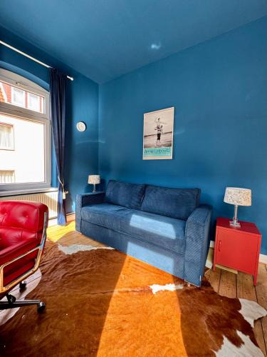 Oststadt/Stadtfeld Apartment | CLS Große City Altbau Wohnung für 4 Personen mit XXL Dusche, neues Bad, Dielen, Schlafsofa 160x200 mit 20cm Matratze, Smart TV & schnellem WLAN in Hildesheim Ost, Nähe HAWK, Uni, Bosch, Ostbahnhof, A7