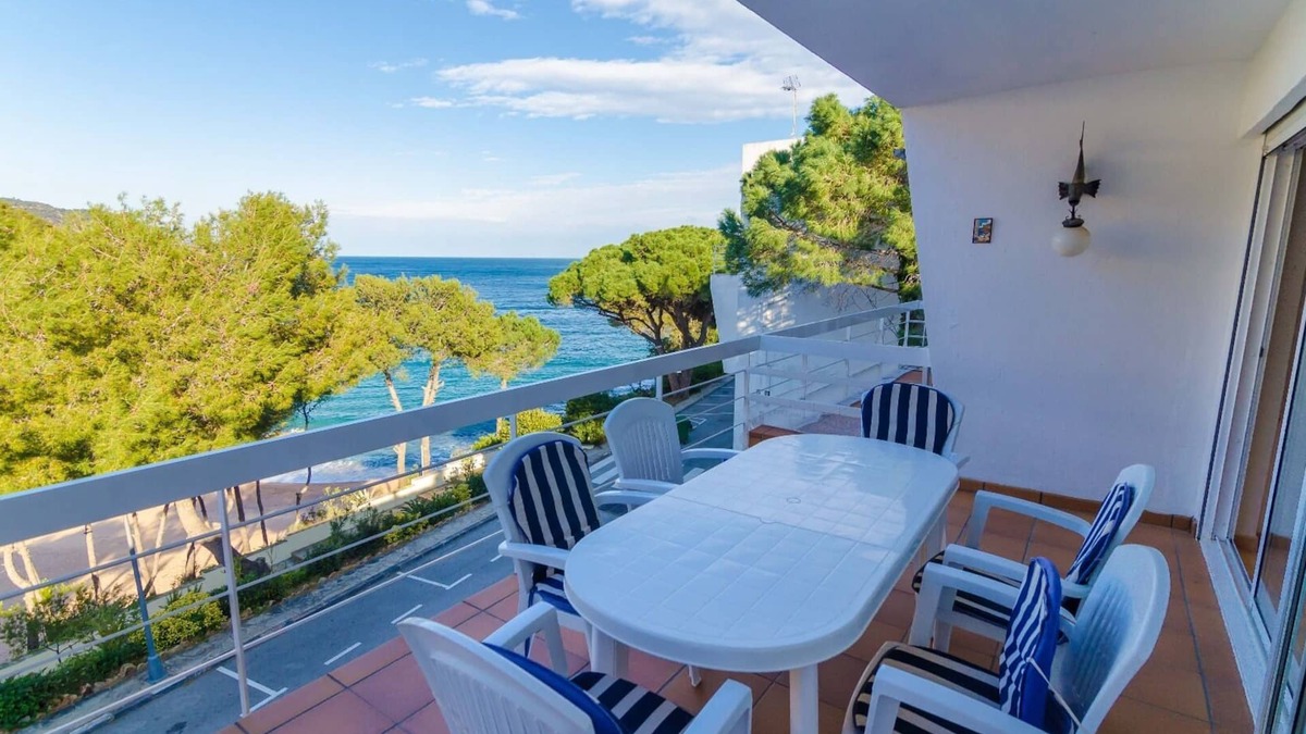Salionc House | Club Villamar - Beautiful holiday home at 50m from the beach of Cala Salions