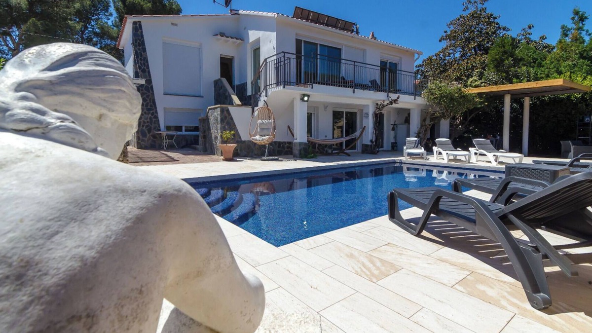 Canyelles Villa | Club Villamar - Nice and cozy villa with private pool with salt water,located at only 800 km from.