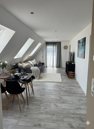 Leinefelde-Worbis Apartment | CLUBHAUS 6 - Dachwohnung mit 2 Schlafzimmern, Balkon & Netflix