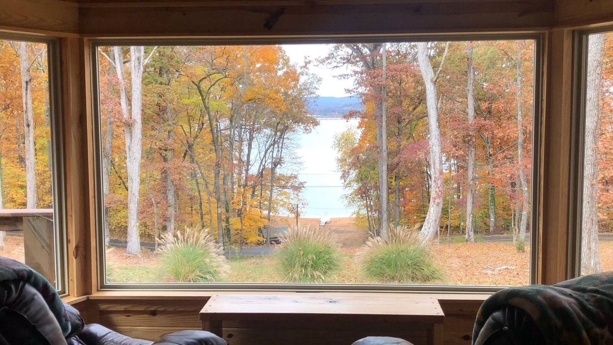 Jefferson City Cabin | CNU 10 min. Sevierville 45 min. Private dock, kayaks, fire pit. Ample Parking