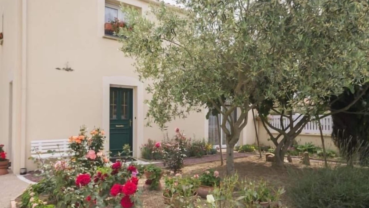 Saint-Philbert-de-Grand-Lieu Cottage | Cozy Apartment with Modern Amenities between Nantes and the Sea